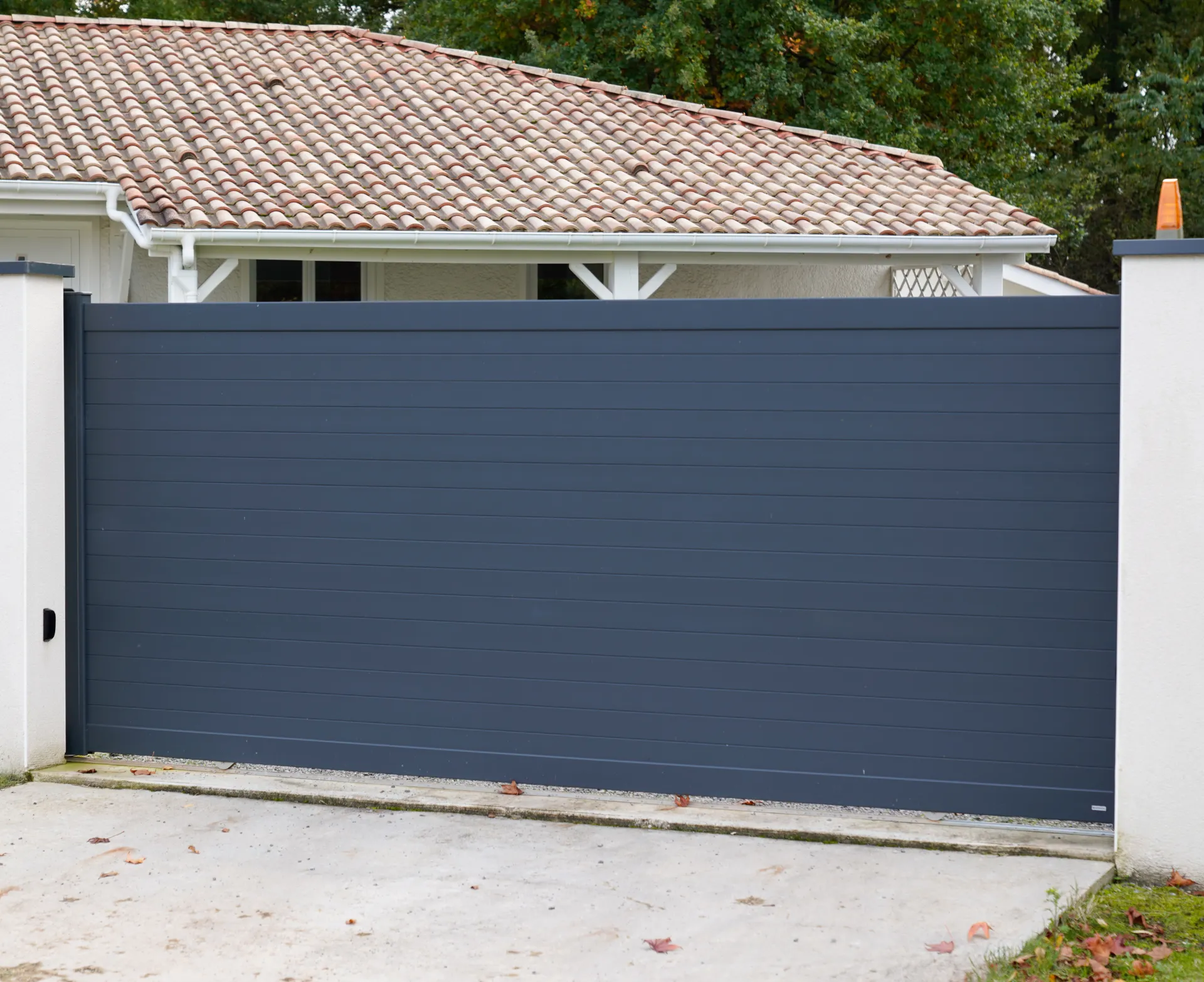 durable aluminum fence
